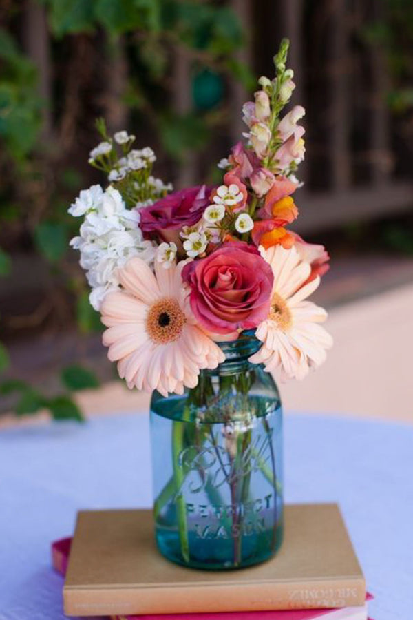 Centro de Mesa - Gerbera, Rosa y Perrito