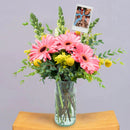 Foto Personalizada con Optimista - Gerbera Rosa y Perrito Blanco con